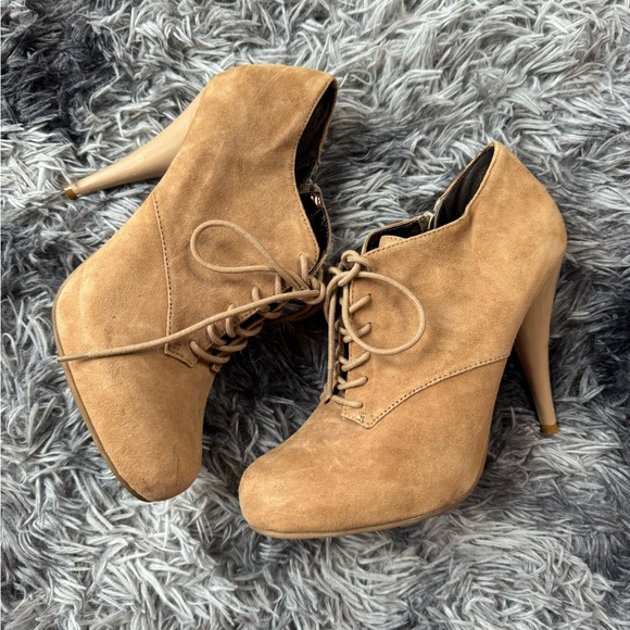 Steve Madden Booties - Picture 1 of 8